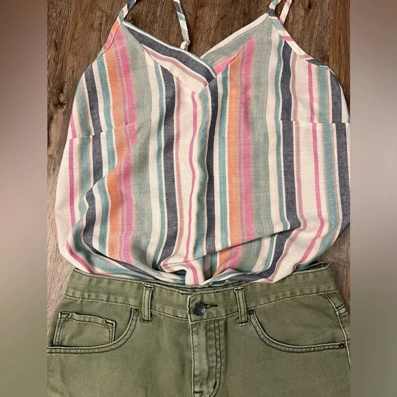 BDG distressed shorts and Tank Top Outfit - Picture 2 of 16